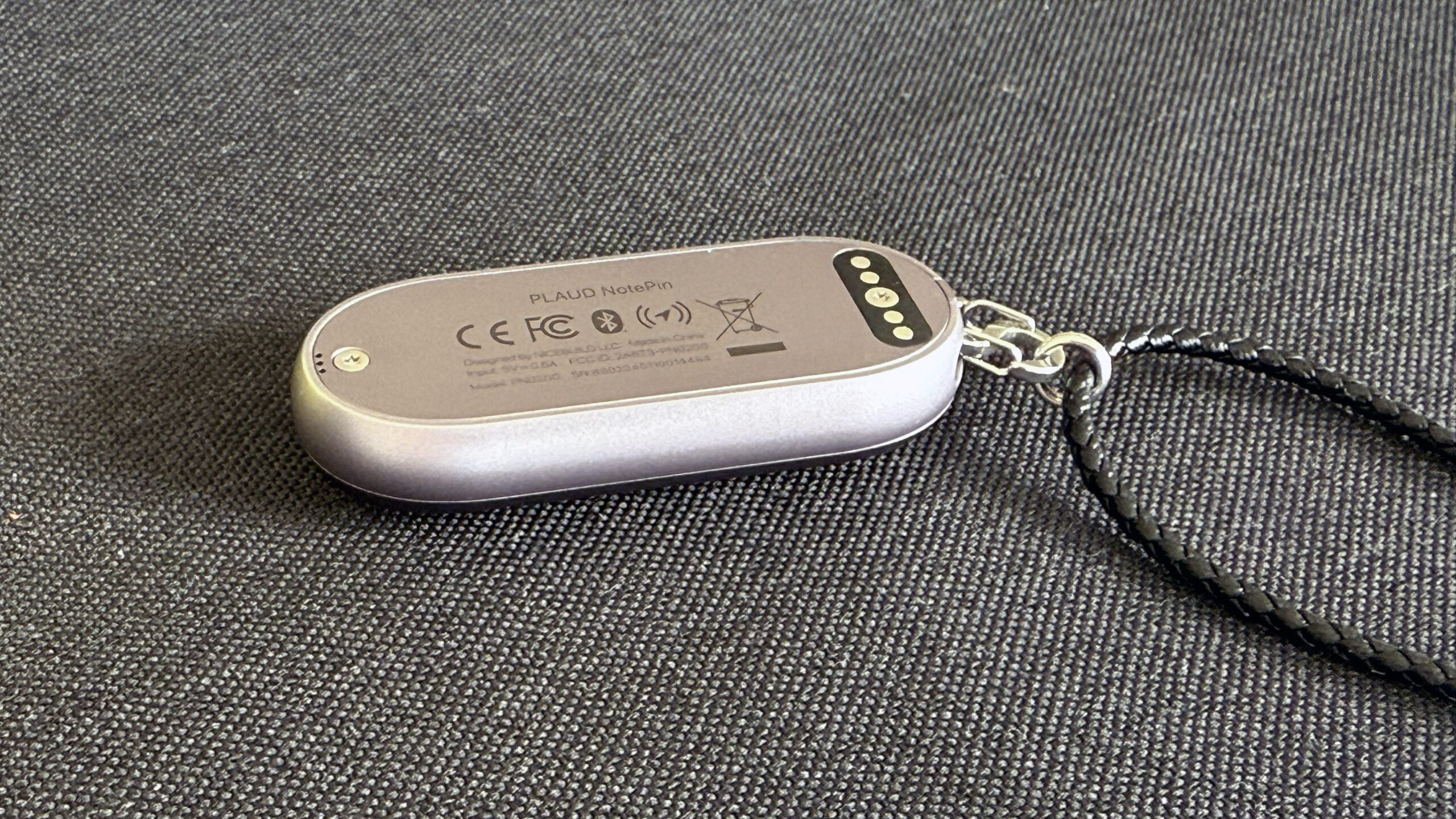 Plaud NotePin charging side